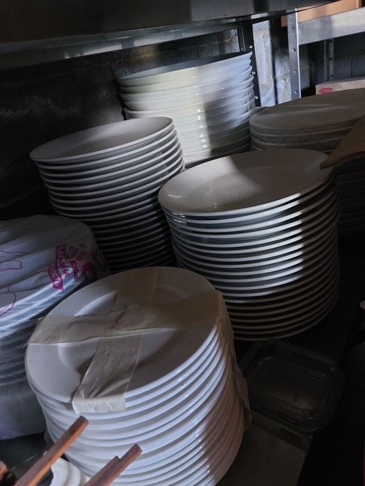 Тарелки, стаканы