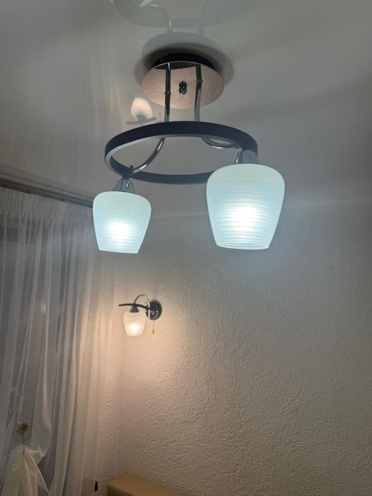 Продам люстру и бра