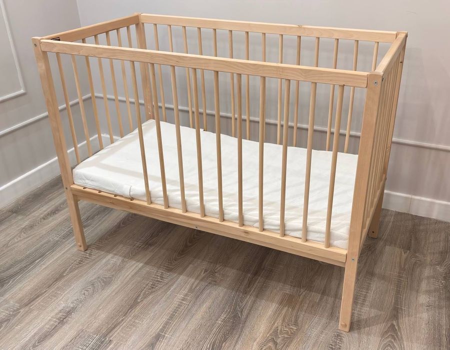 Детская кроватка с матрасом