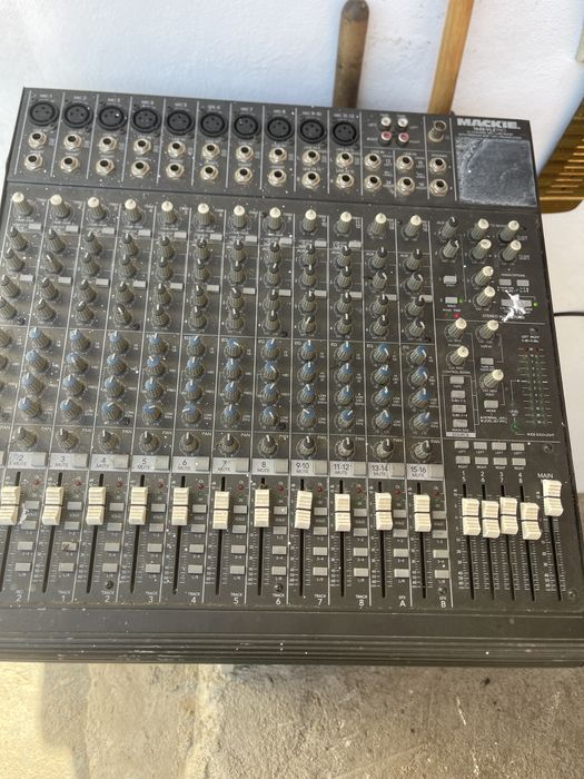 Mixer mare in stare perfecta de functionare plus doua boxe de 60 w