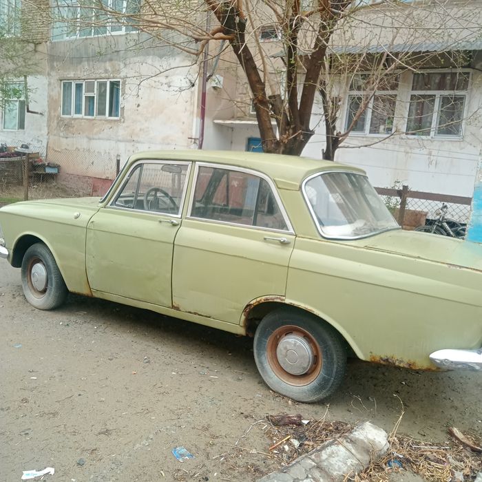 Москвич бу. . но на ходу. Мотор хороший цена 6 мил договорная