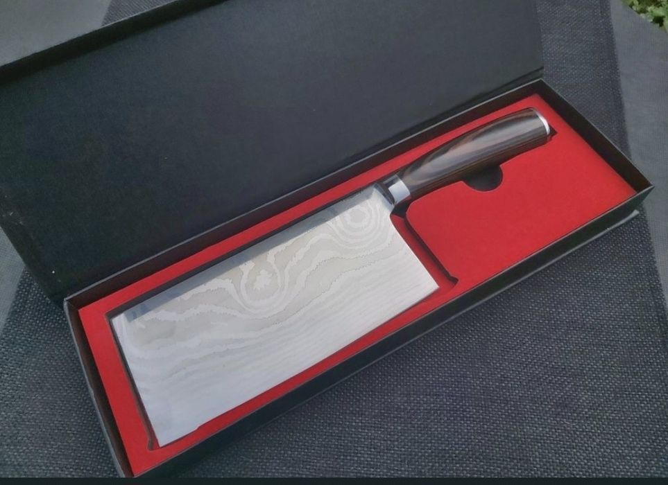 Нож в японски стил в подаръчна кутия