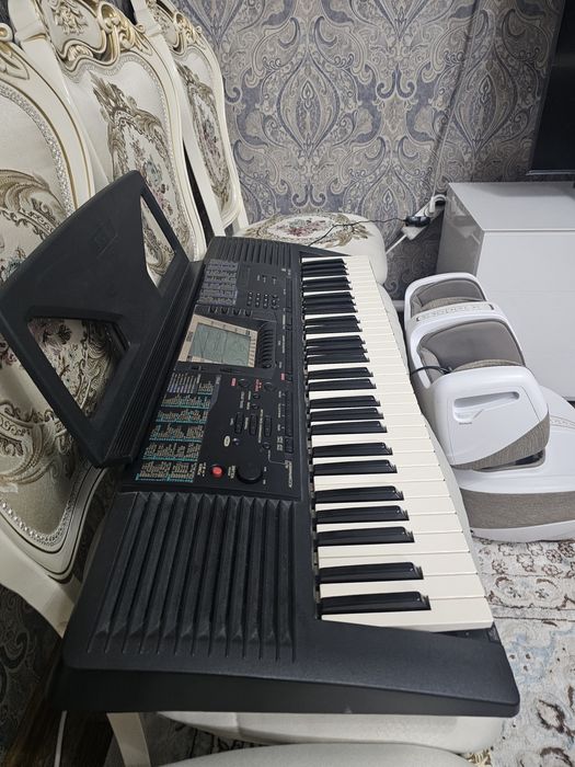 Цифровое пианино Yamaha PSR-330.