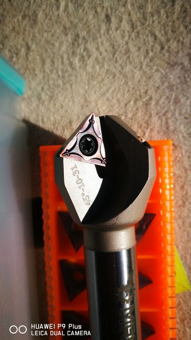 зенкер със сменяеми пластини 90°