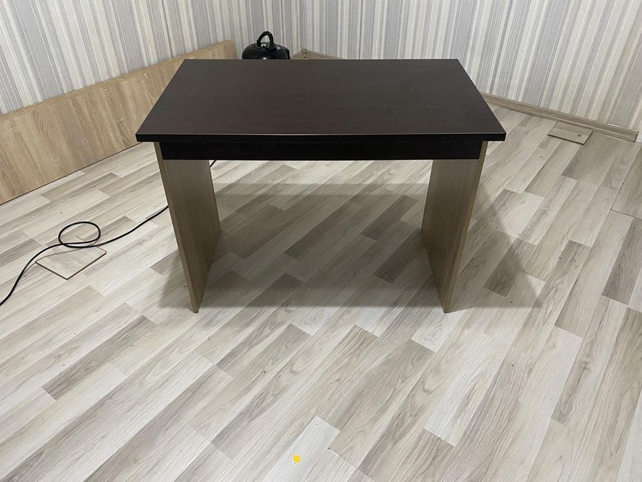 Офис бюро - в два цвята