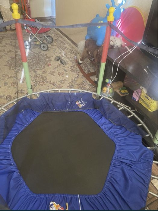 Продам детский батут с защитой