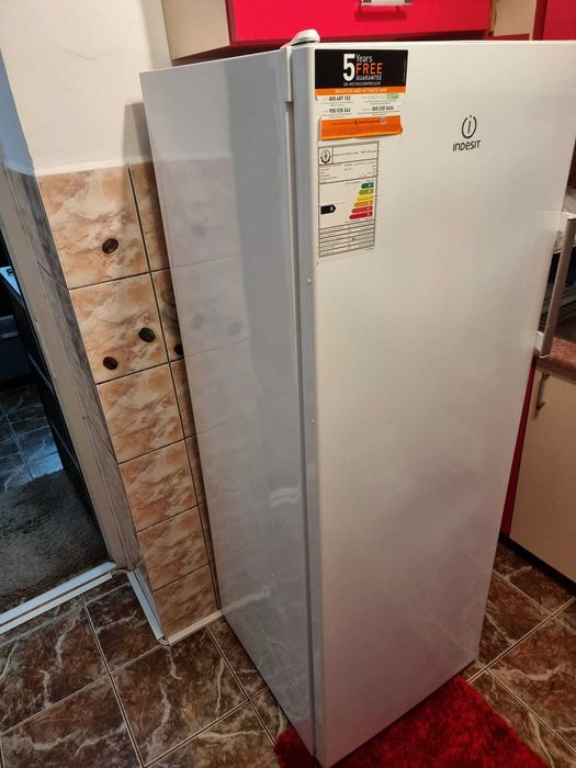 Congelator cu 6 sertare Indesit