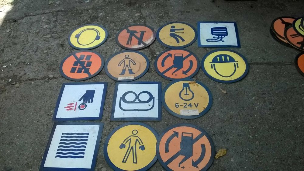 Пласмасови табели