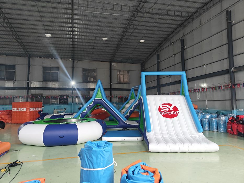 Надуваеми водни атракциони