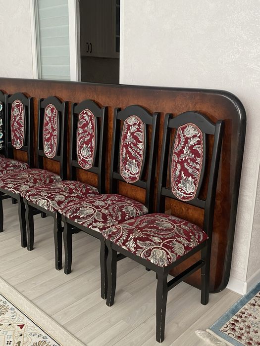 Стол со стульями