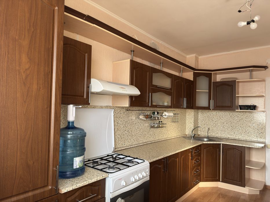 Продам кухню угловую