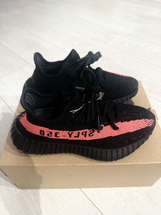 Yeezy boost 350 v2 core black red