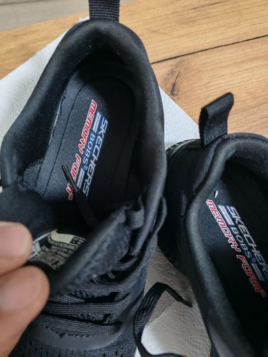 Adidași skeckers 35