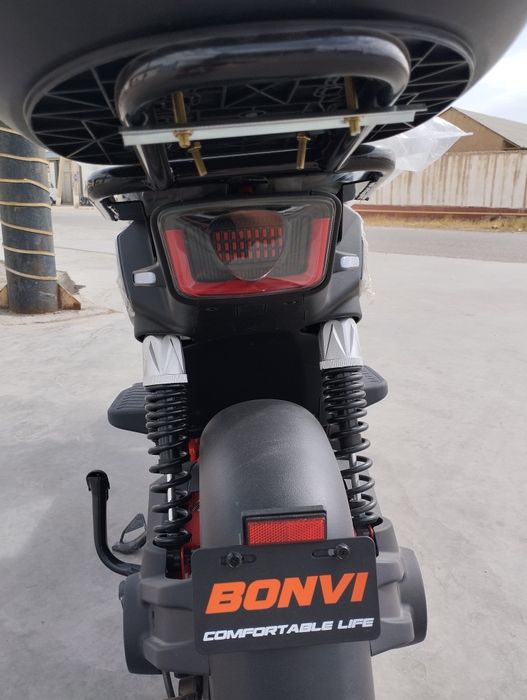 Электроскутер  янги Bonvi redlain яхши фирма сотилади срочнии