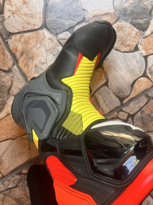 Продавам Цял Кожен Екип Alpinestars GP Plus V3 (Размер 52) и Ботуши Alpinestars SMX Plus V2 43