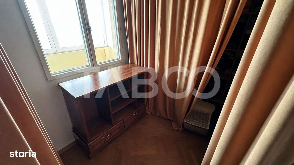 Apartament 4 camere etaj intermediar cu pivnita zona Strand Sibiu