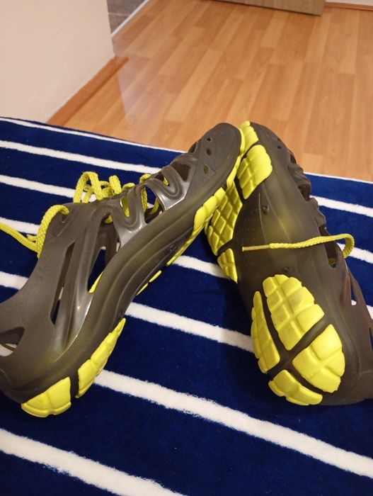 Se vinde o pereche Mocasini pt sport mărimea 43
