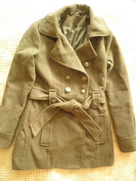 Продавам палто и черни ботуши