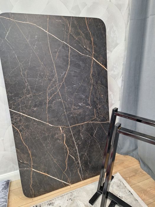 Продам обеденный стол