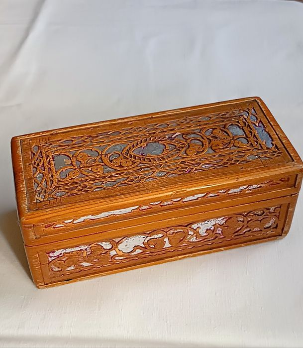 Продам деревянную шкатулку