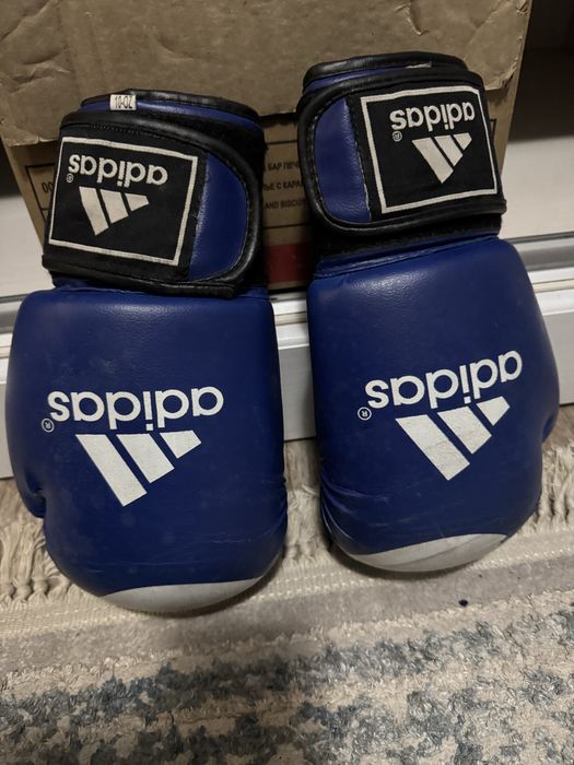 Боксерские перчатки