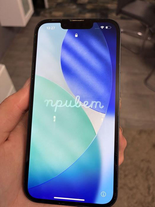 Продавам iPhone 13