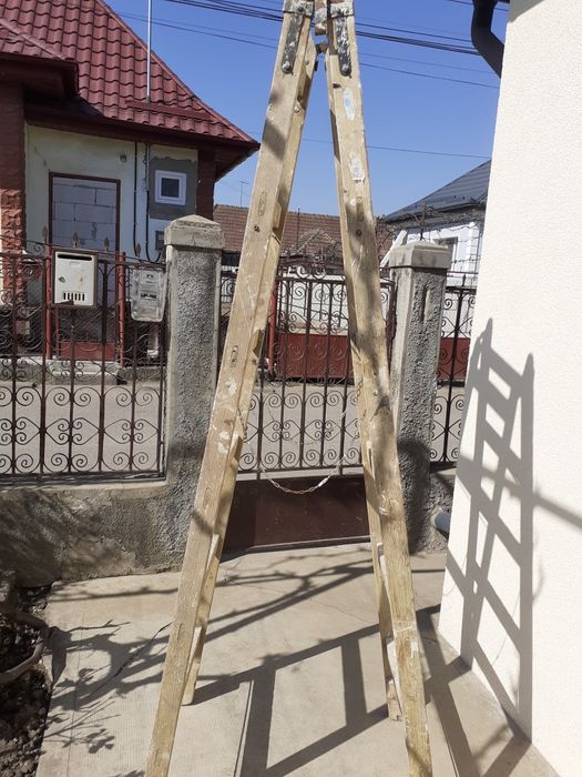 Vând scară dublă din lemn