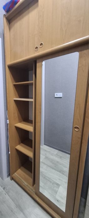 Продам шкаф пенал