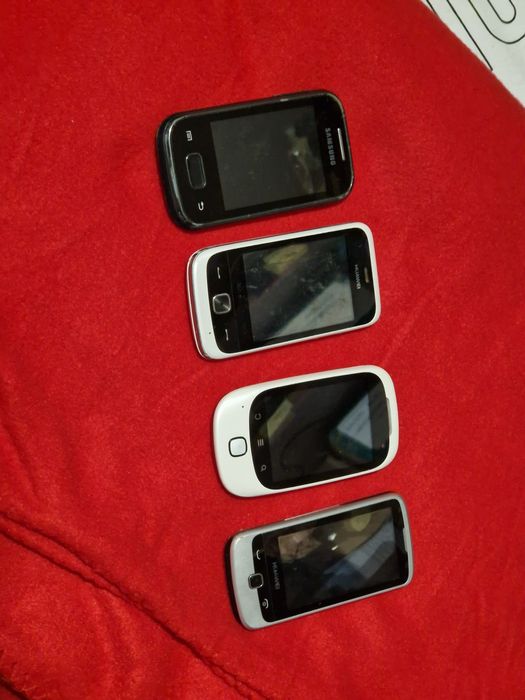 Telefoane cu touchscreen vechi special pentru colecție