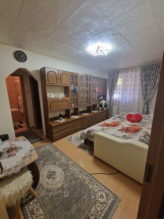 Apartament 3 camere l  Zona Liceul Teoretic “Mircea Eliade”