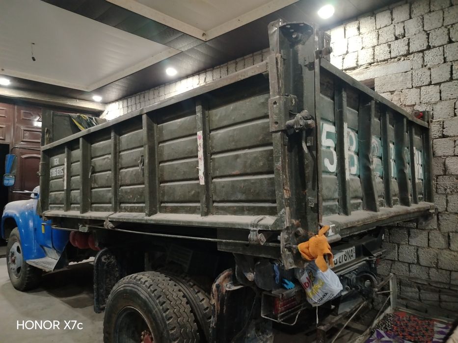 Срочно  самосвал зил сотилади 1984 йил матори яхши  янги 4 та