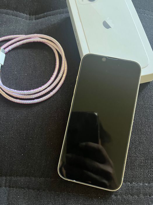 Телефон iPhone 13