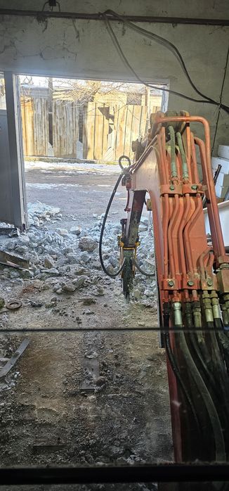 Услуги със мини багер Бобкат и самосвал до 3тона хидравличен чук