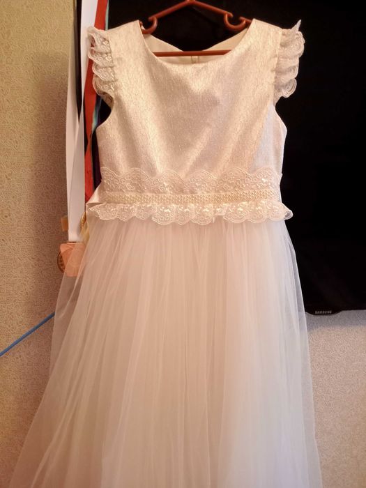 Продам бальное белое платье длинное