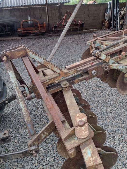 Vând disc purtat în tirant