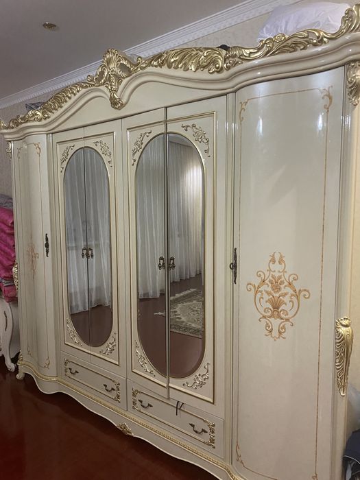 Спальный гарнитур