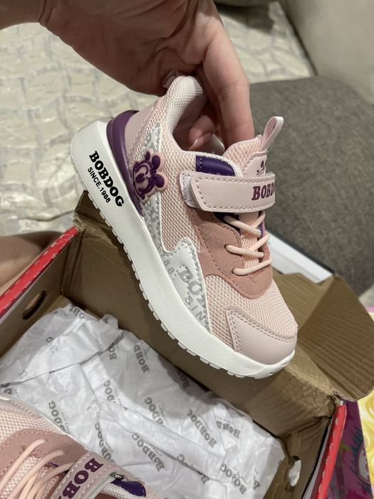 Продам кроссовки доя девочки