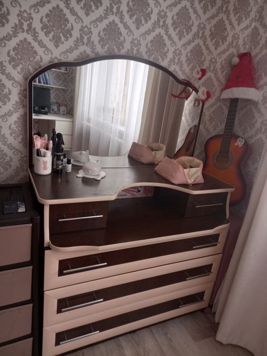 Комод с зеркалом