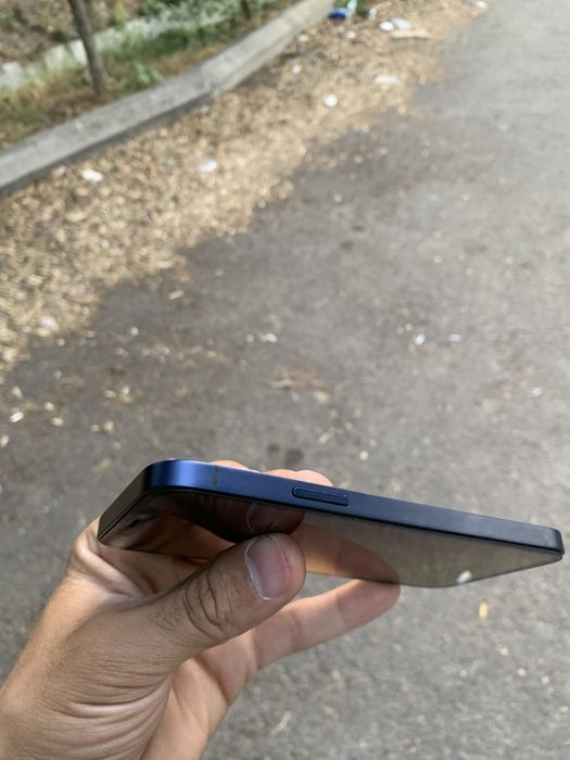Iphone 12.          .