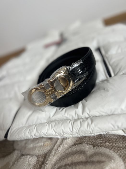 Veste noi cu eticheta+ o curea cadou la alegere!