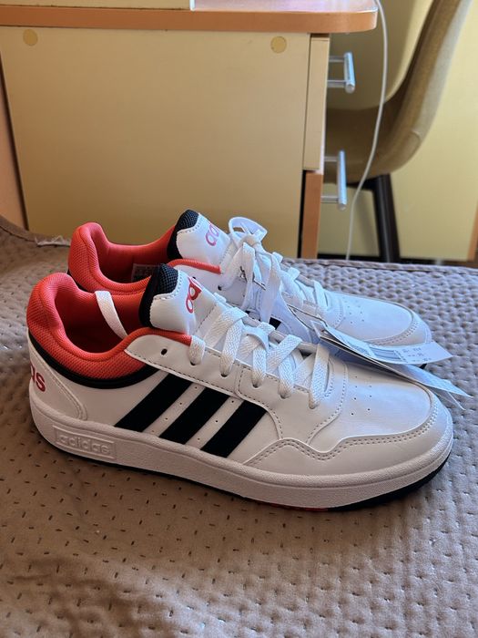 Adidas обувки, номер 36-чисто нови