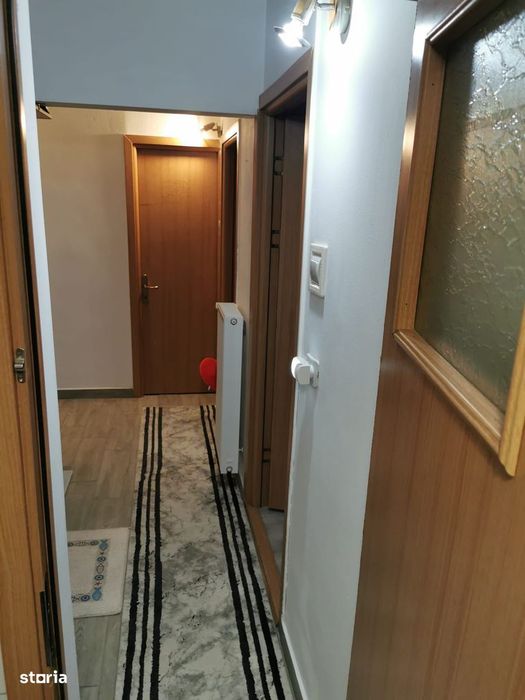Inchiriez apartament 3 camere | parcare | AC | stație STV