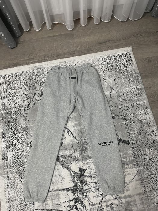 Pantaloni Essentials