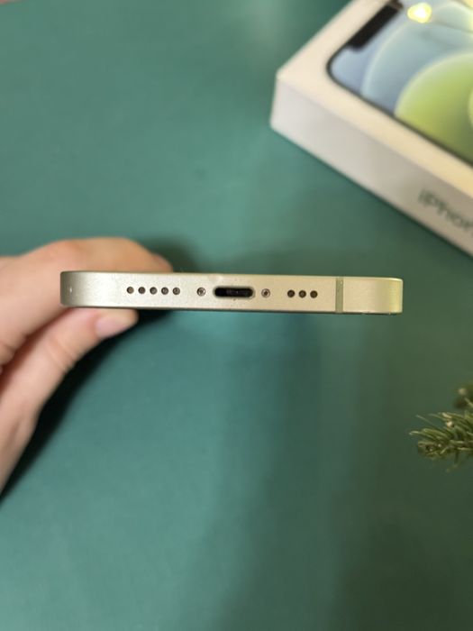 iPhone 12 бирюзовый б/у