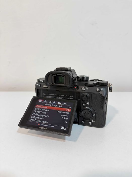 Фотоапарат Sony A7 III *Като НОВ*