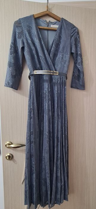 Вечерние платье серо-синего цвета ,блестящее