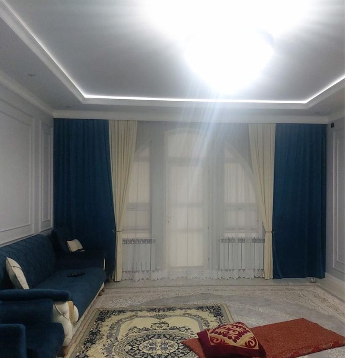 Красивый штор на холл