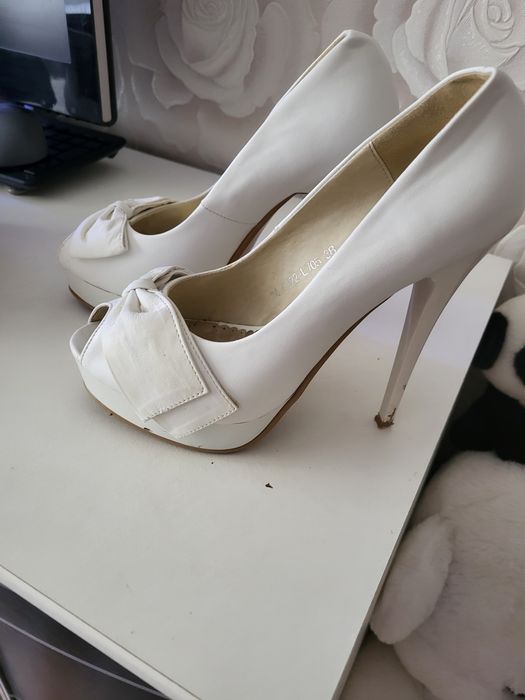 Продам новые туфли