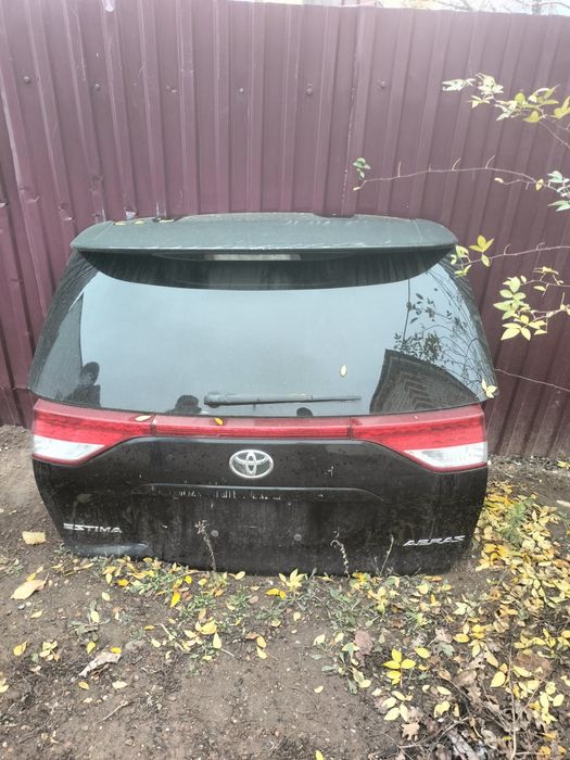 Задняя дверь тоуота