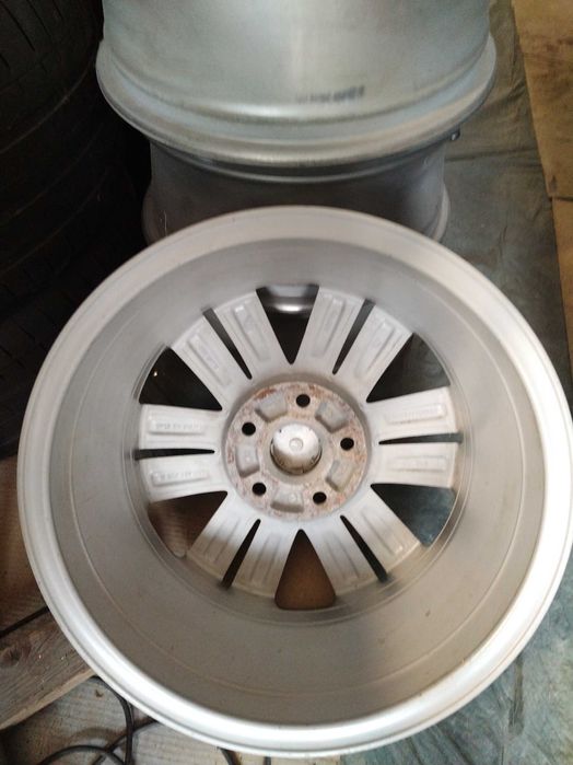 Продавам различни по размер гуми и джанти за VW,BMW и д-р.